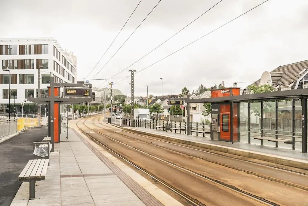 Dinbnb Apartments I 1 Minute To Tram! Newly Built With Balcony & 3 Beds Bergen
